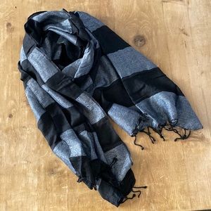 Lauren Ralph Lauren Metallic sliver & Black Scarf